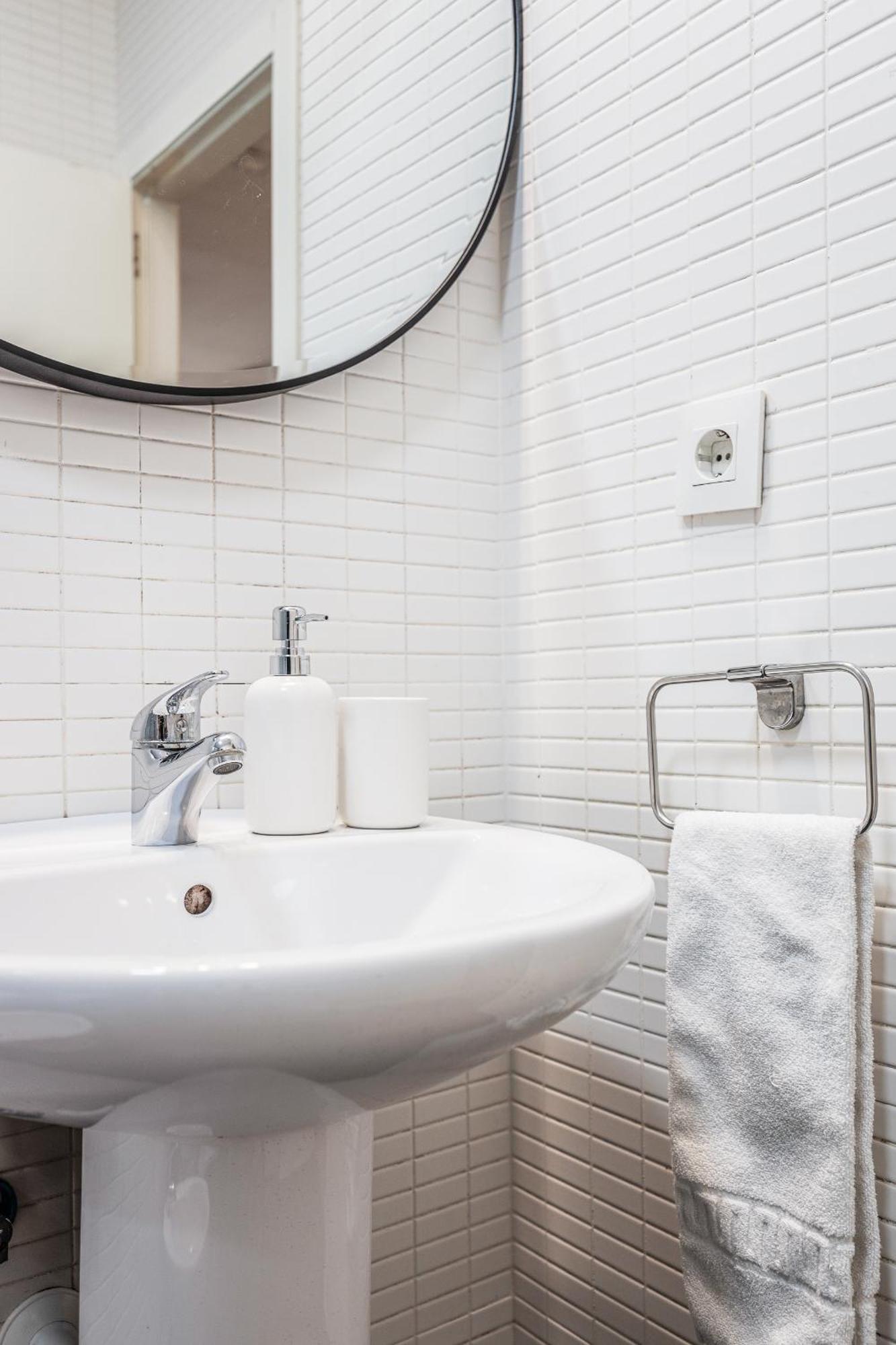 Precioso Estudio En San Julian Sevilla, Ac Wifi Hiniesta Estudio * Sevilha